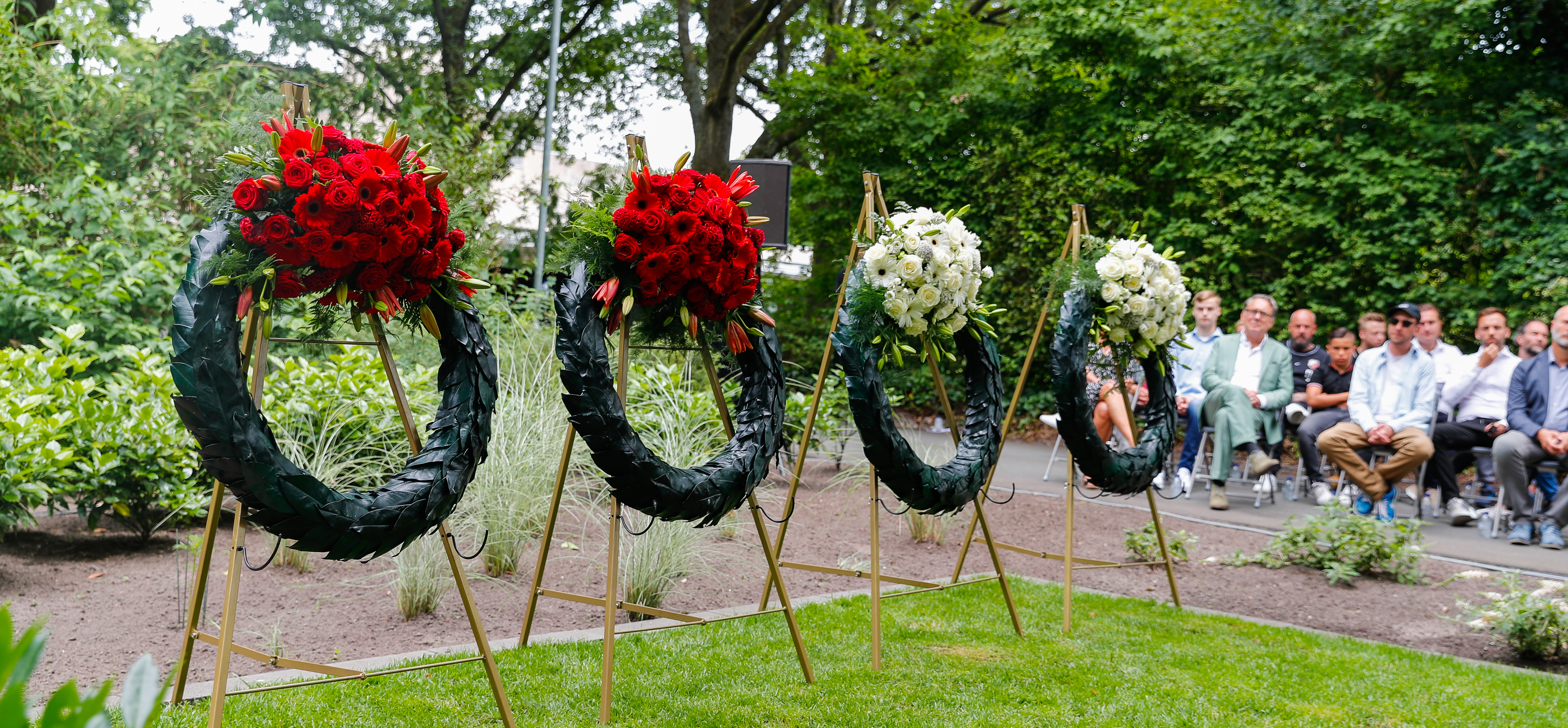 HERDENKINGSDIENST | Voor eeuwig en altijd in ons rood-witte hart