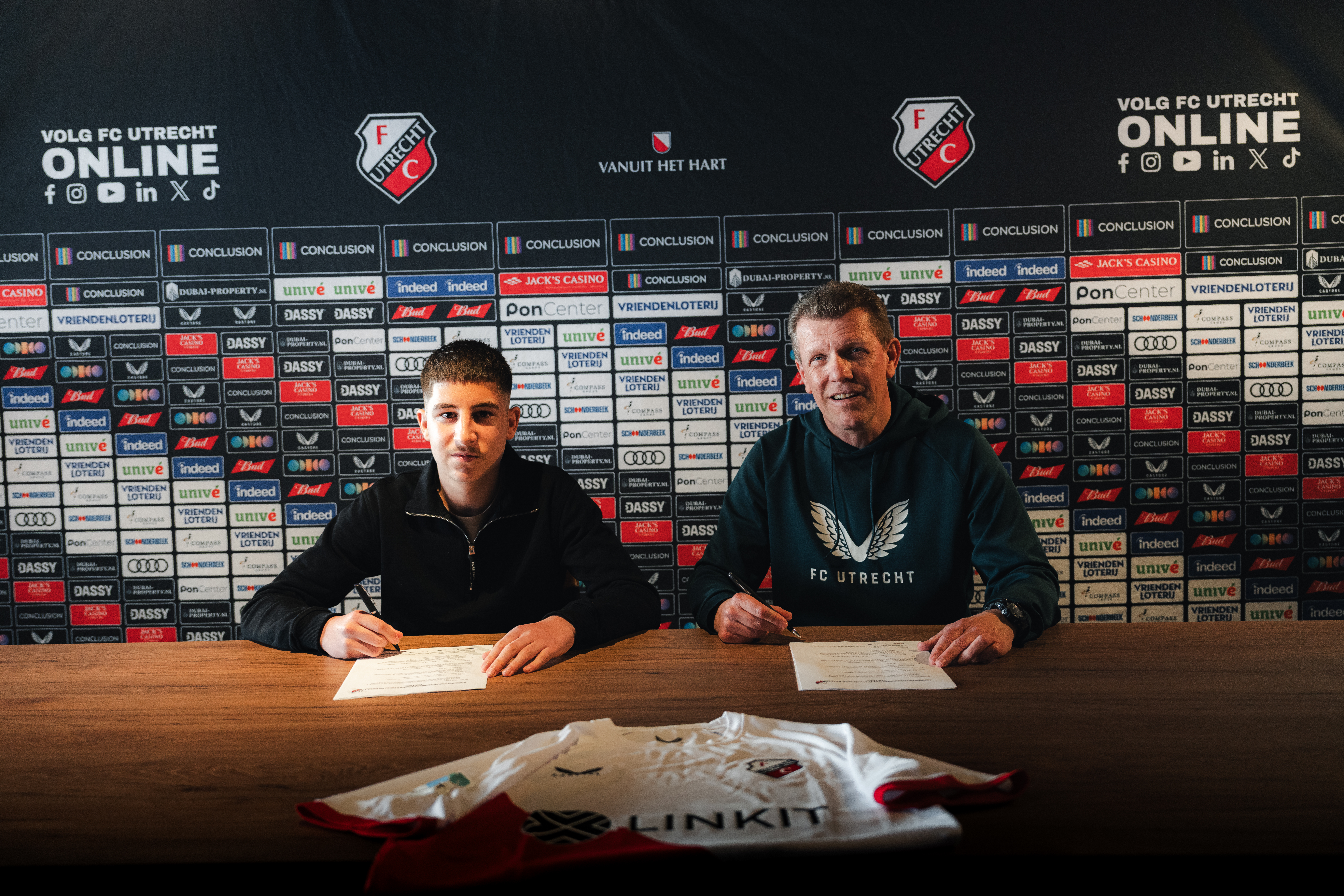 Ahmet Irgi tekent eerste profcontract bij FC Utrecht