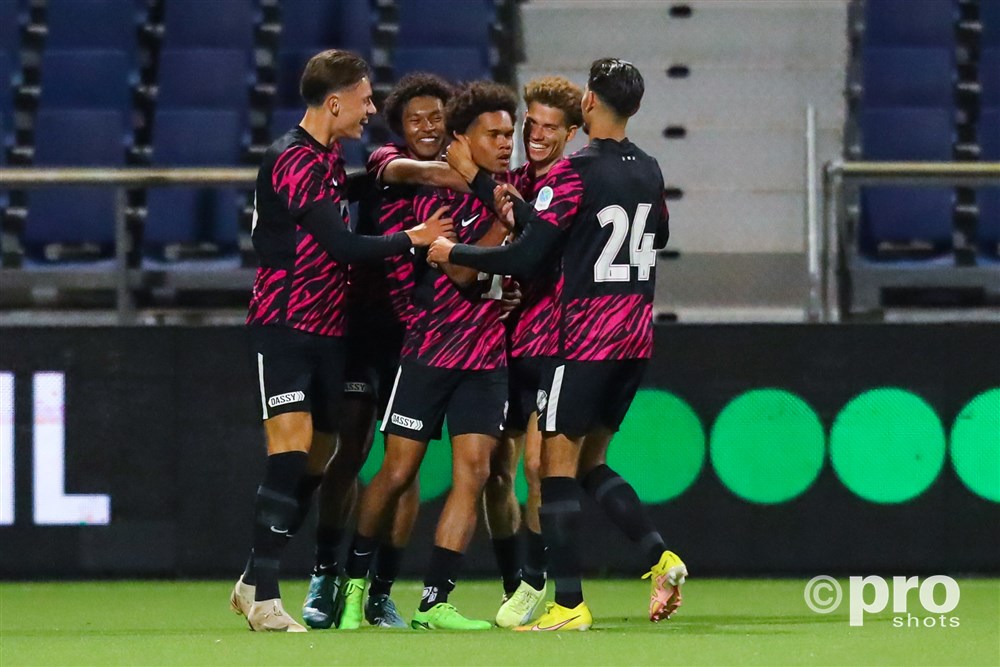 Lynden Edhart bezorgt beloftenploeg punt tegen Telstar