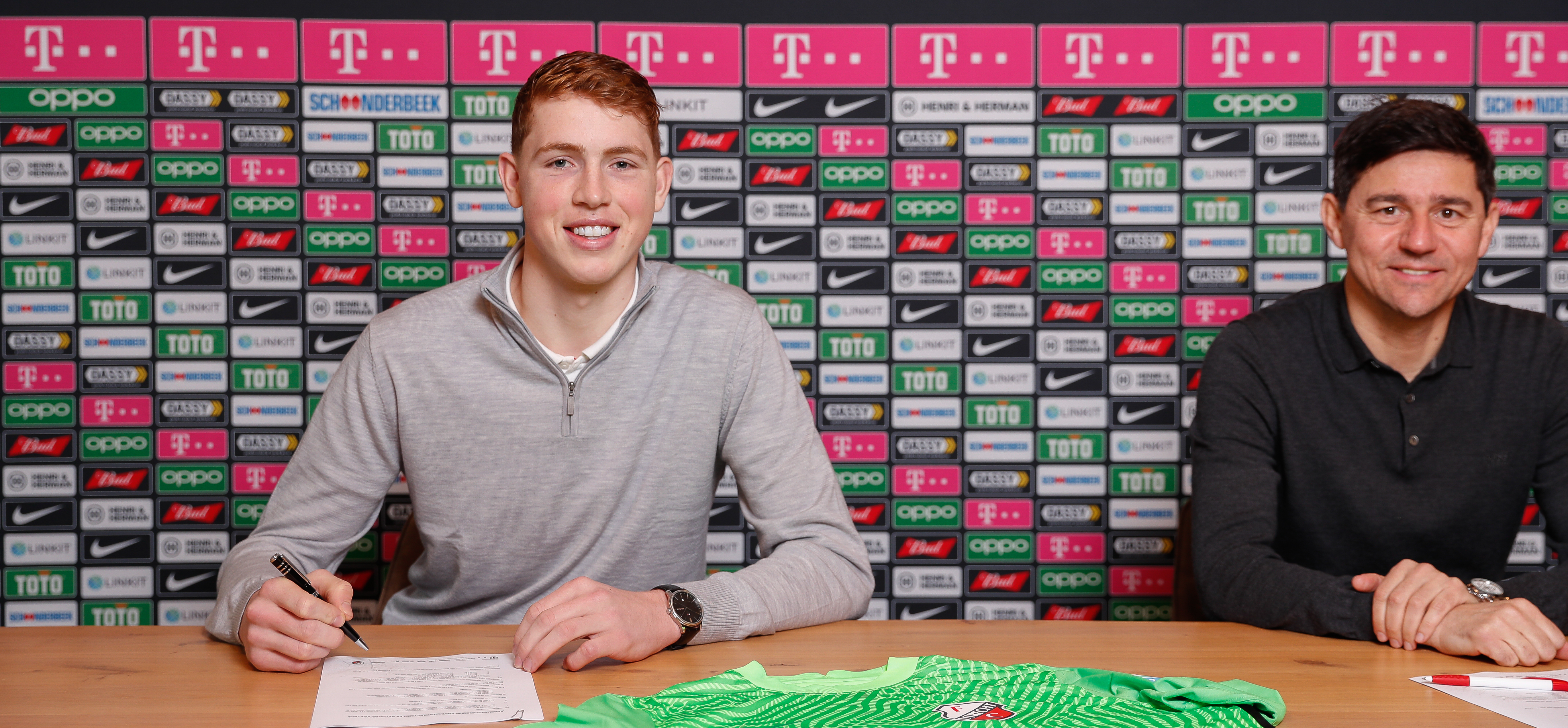 Eerste profcontract voor doelman Kevin Gadellaa