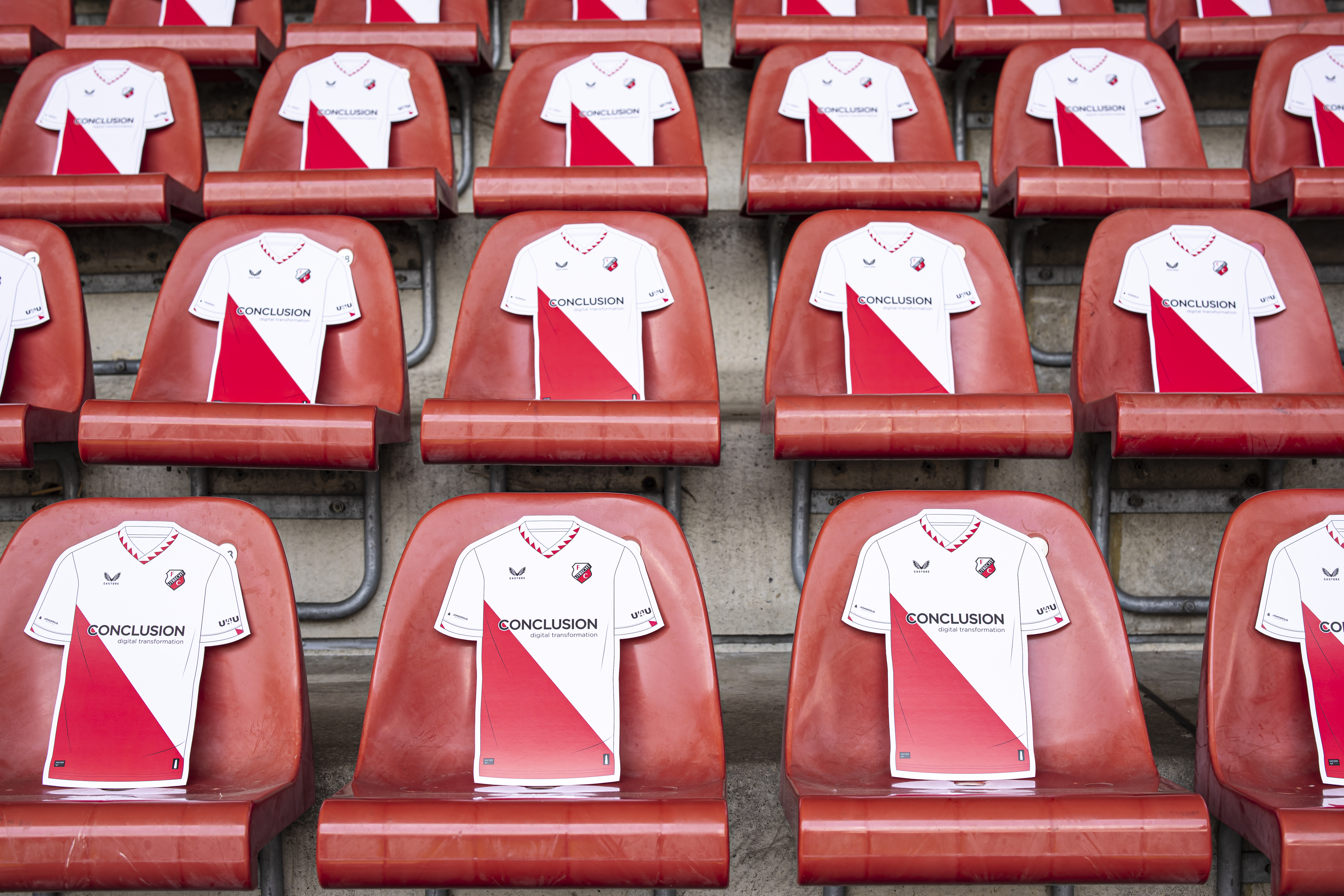 Steun de ploeg tijdens de eerste speelronde op afstand