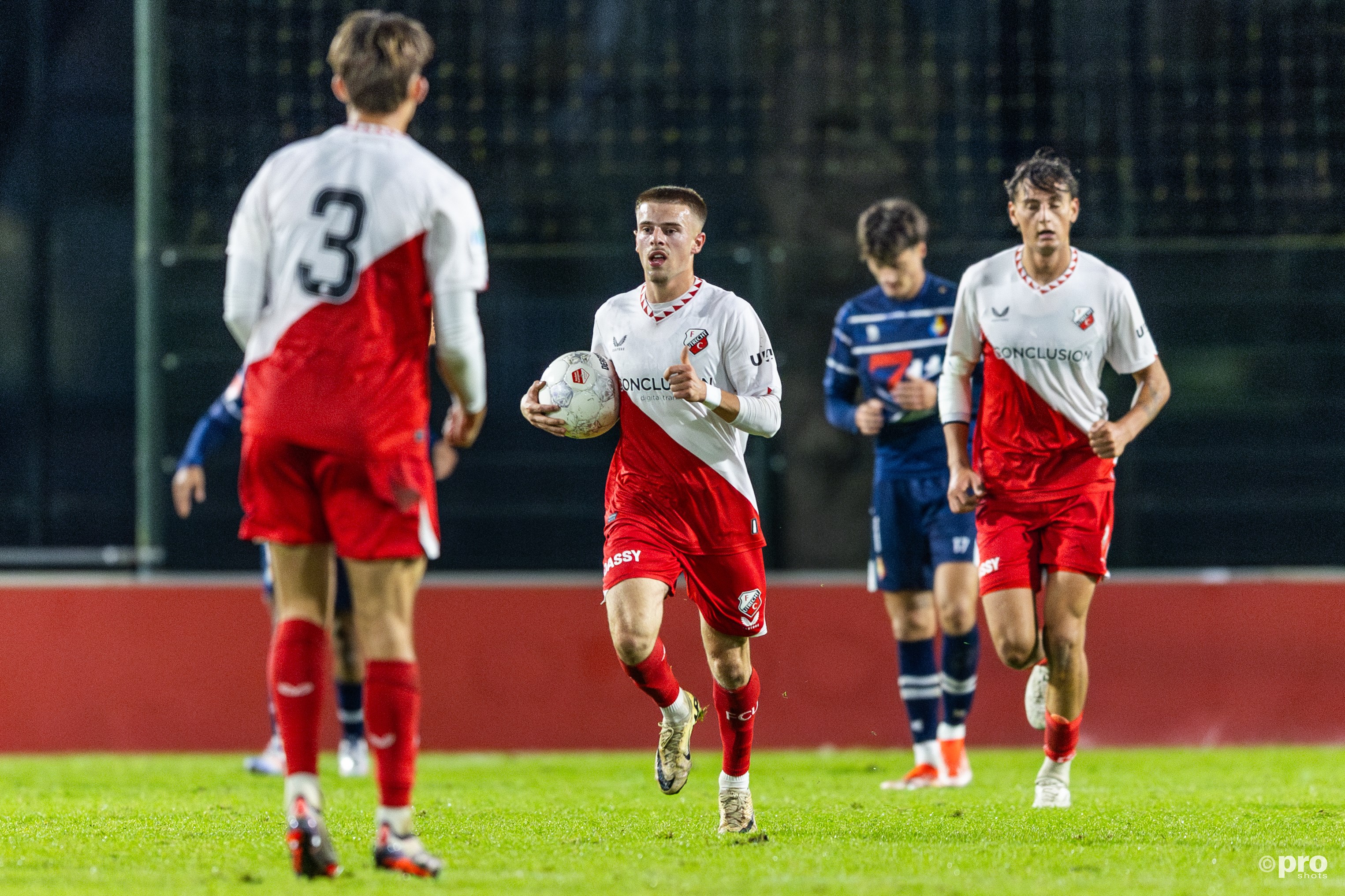 Sil van der Wegen redt punt voor beloftenploeg