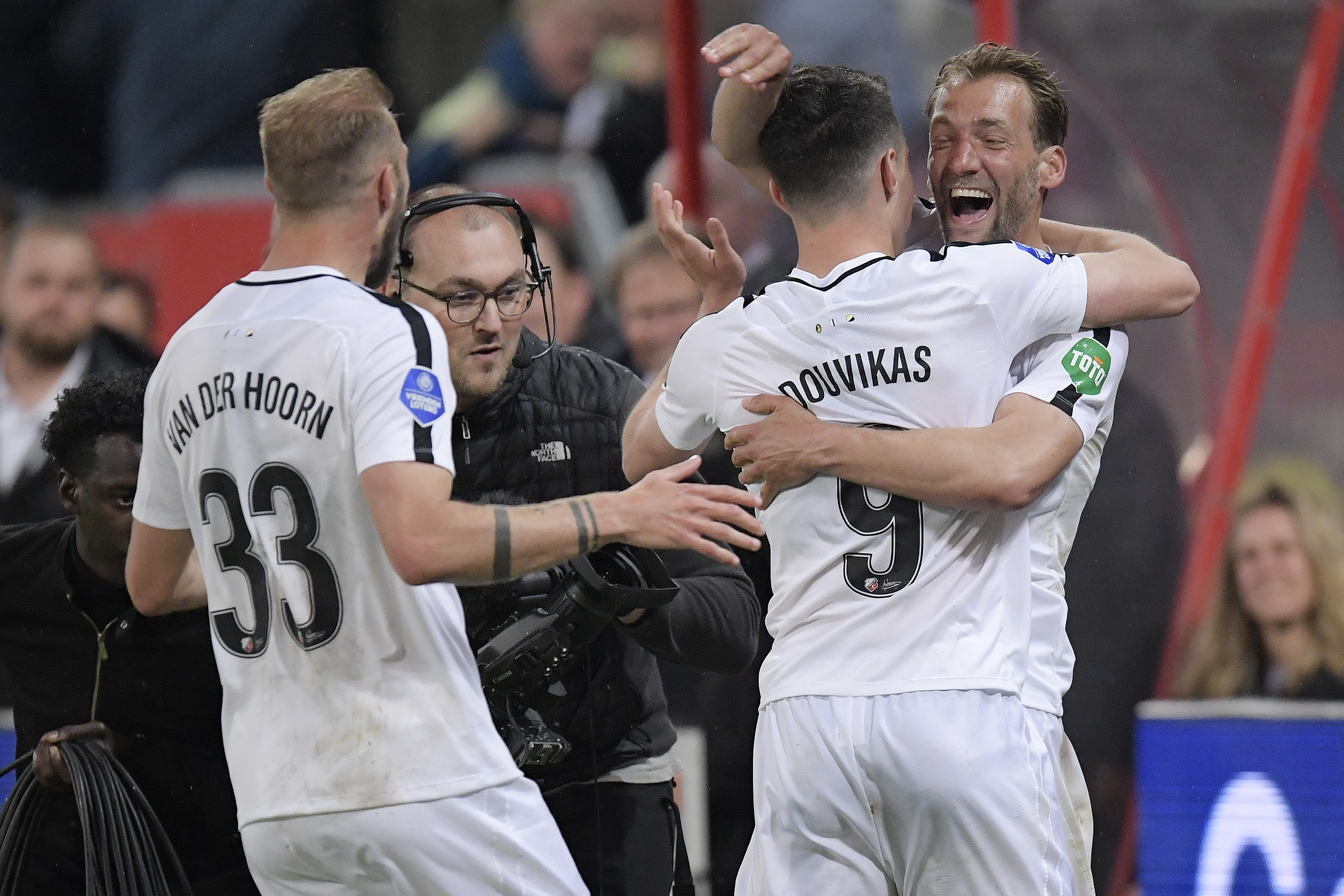 Tasos Douvikas redt punt in extremis