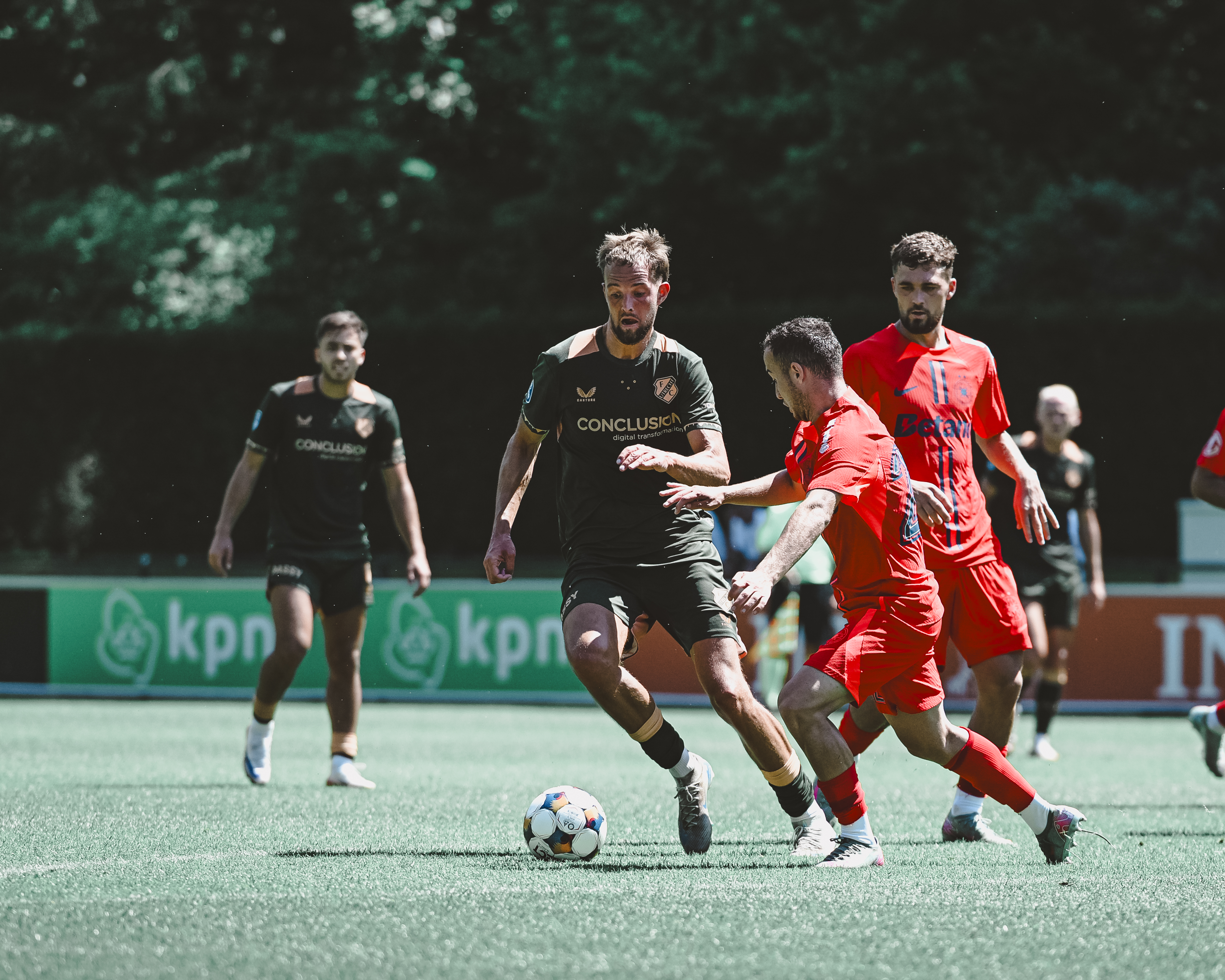 FC Utrecht in eerste oefenwedstrijd onderuit tegen FCSB