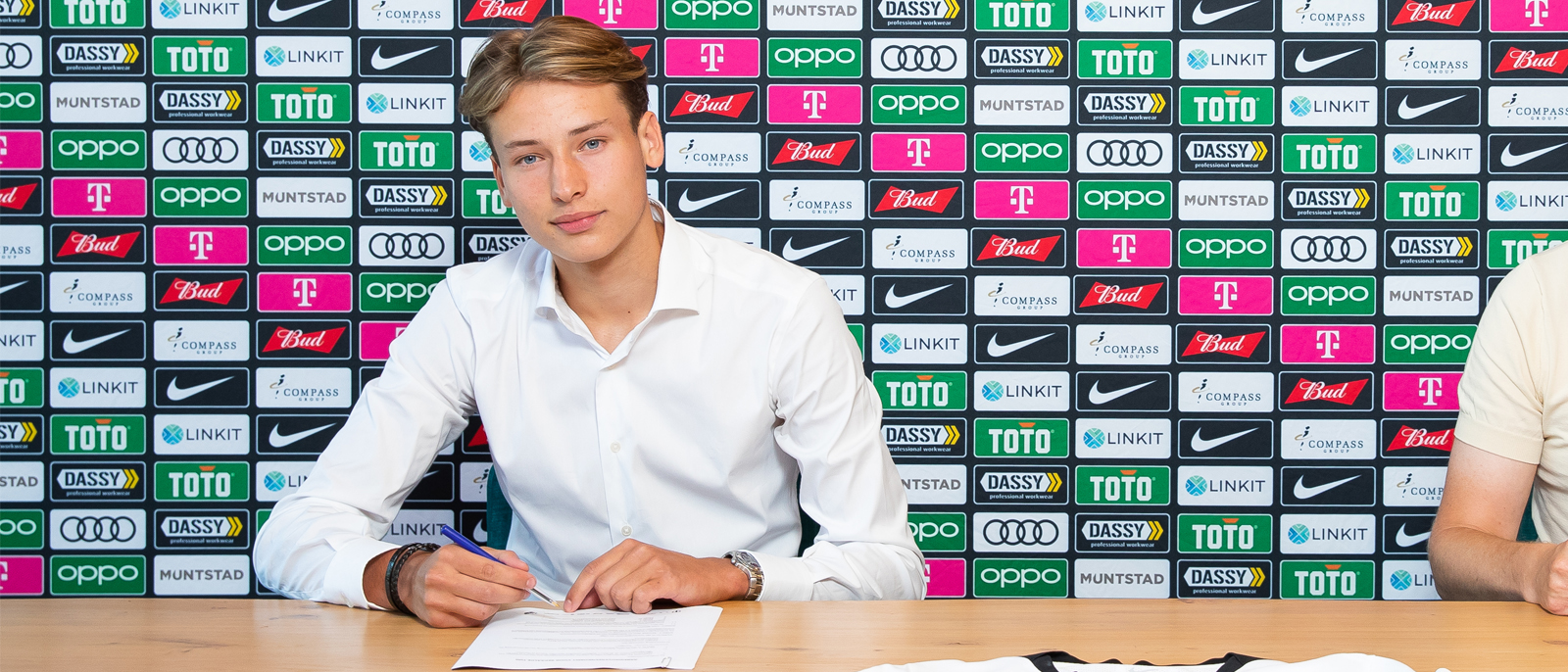 Jesse van de Haar tekent eerste profcontract