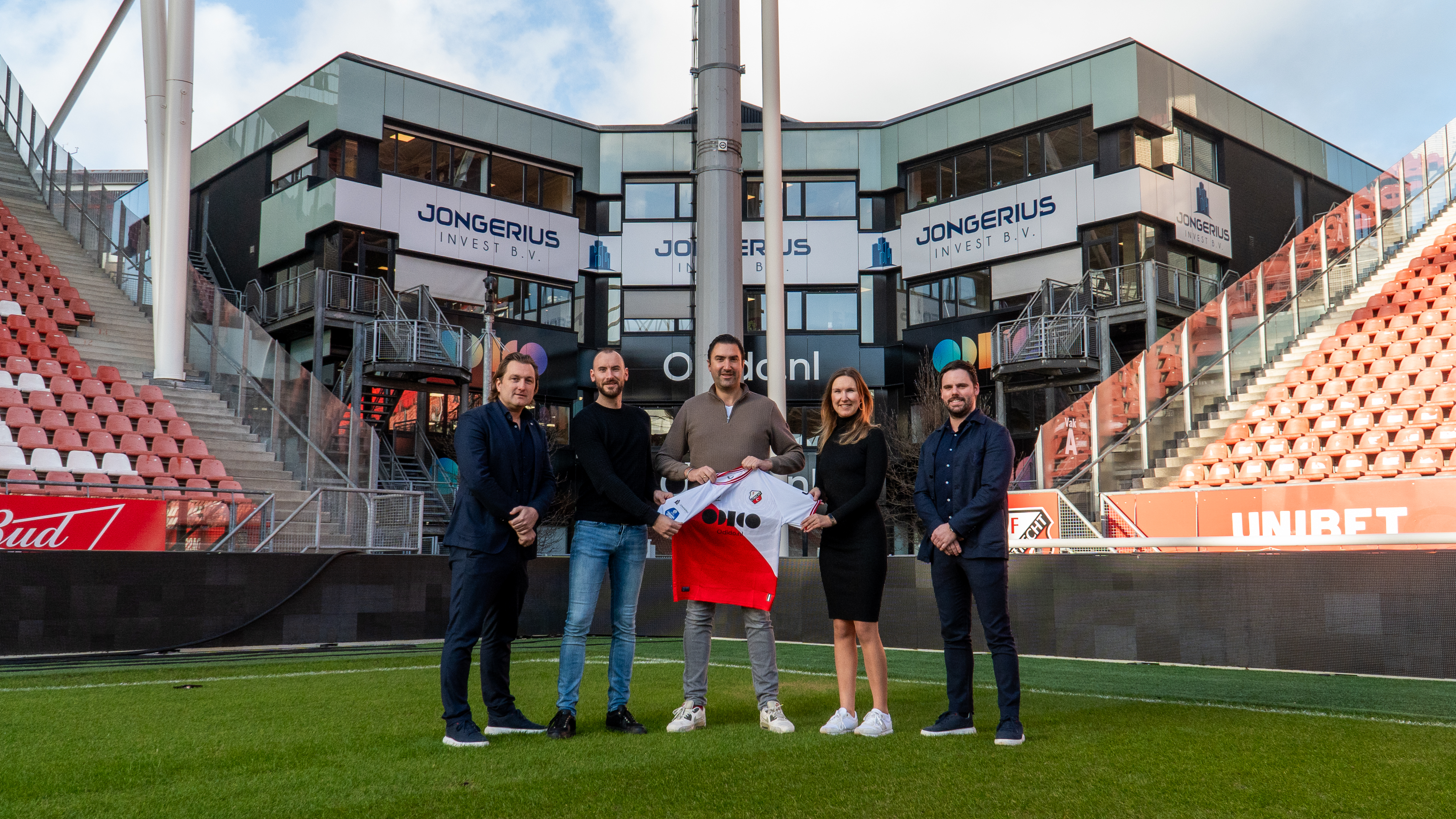 Logo Jongerius Invest B.V. tot medio 2026 op mouw FC Utrecht-shirts