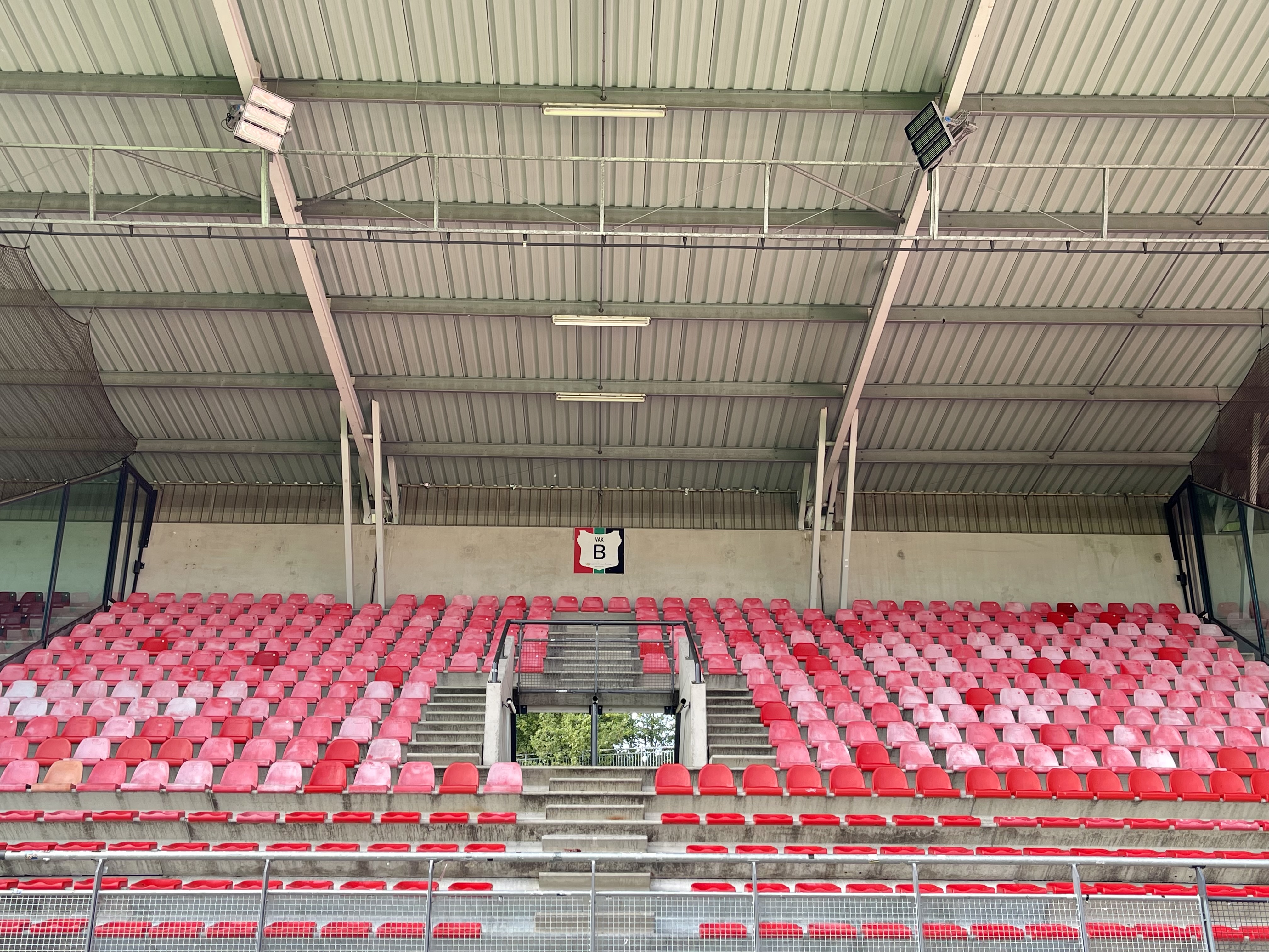 Necutr Stadion06
