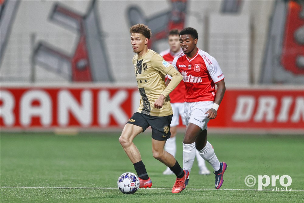 Copyright Proshots 16063173