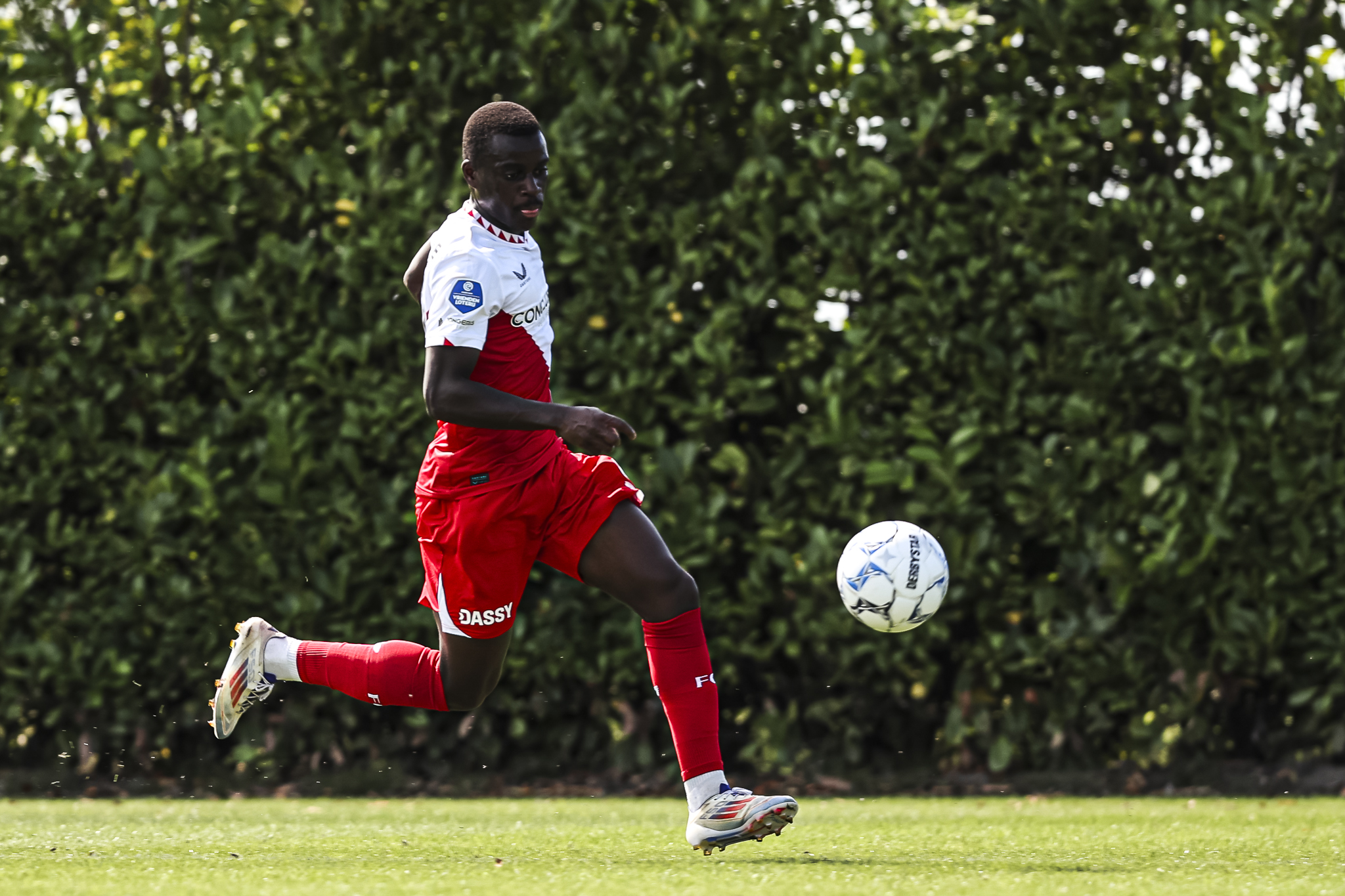Drie spelers maken officieus debuut in oefenduel in Zundert