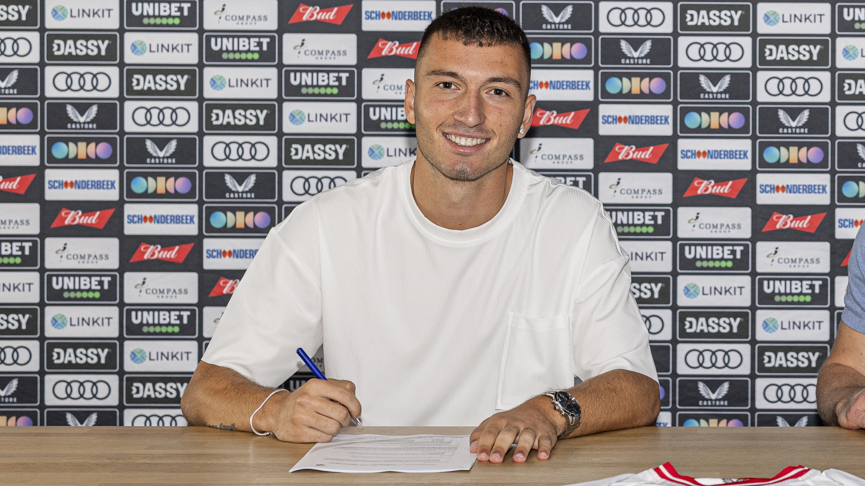 Griekse versterking voor beloftenploeg: Georgios Charalampoglou vastgelegd