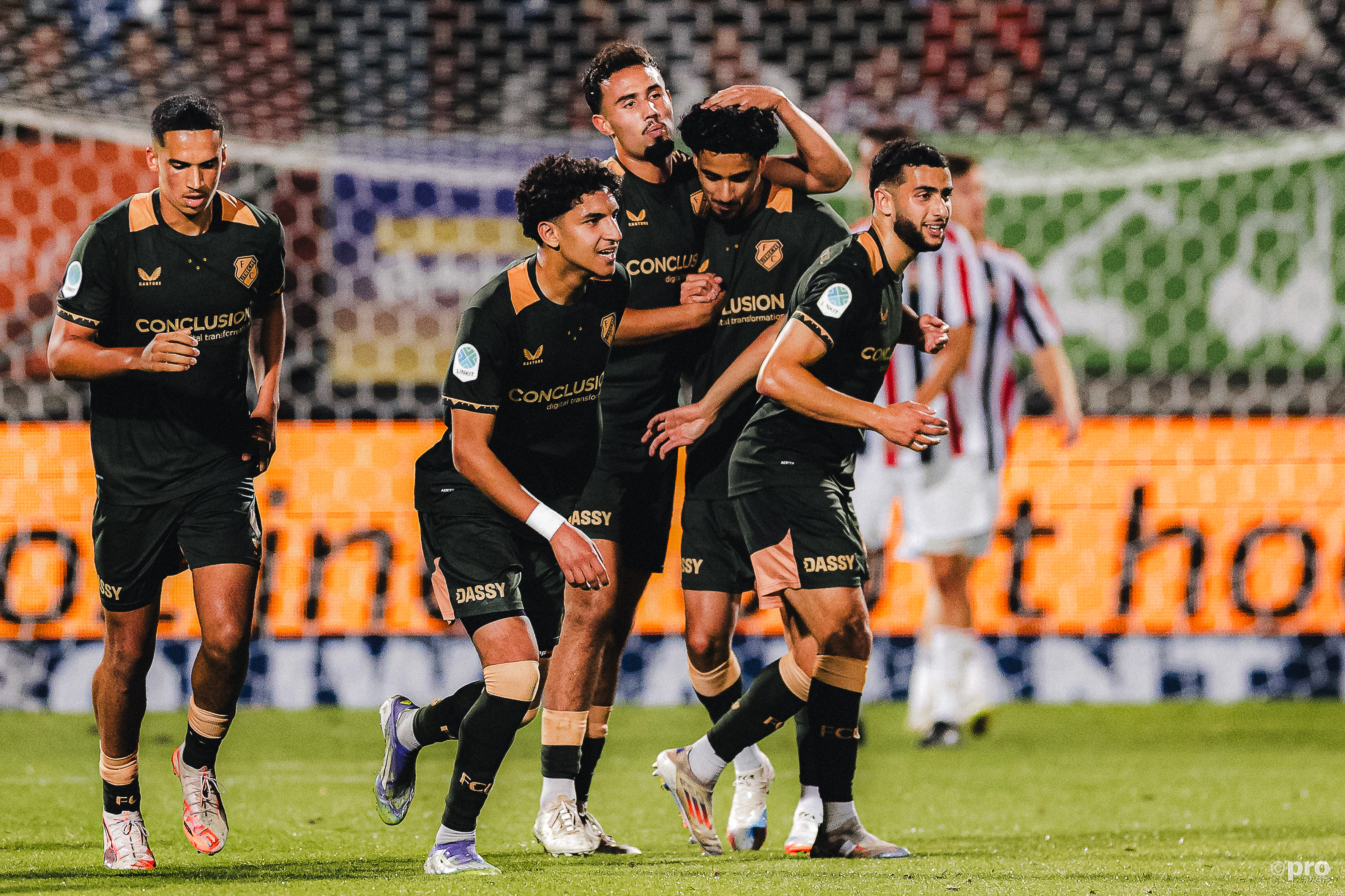 Jong FC Utrecht op bezoek bij Almere City FC