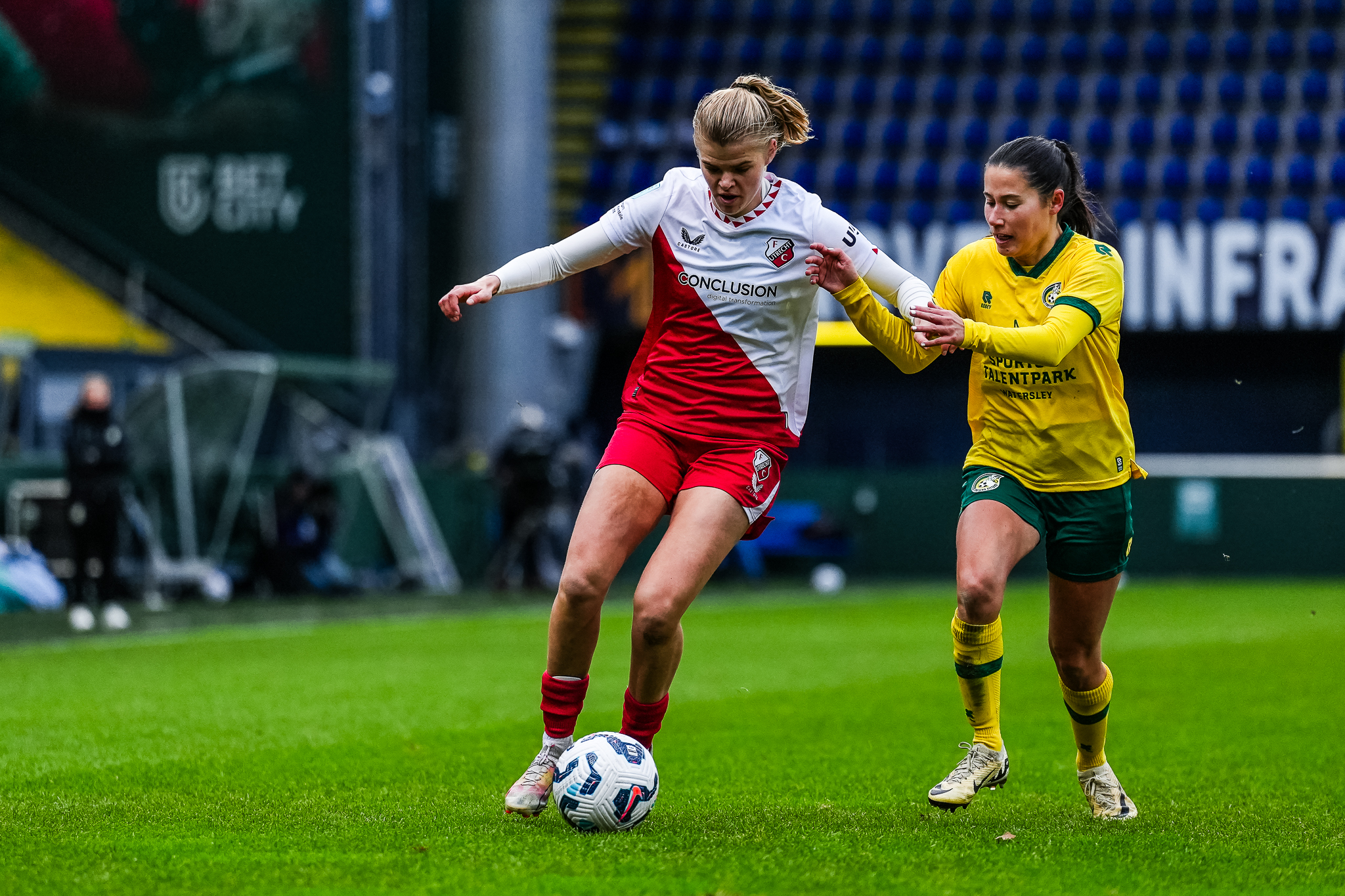 FC Utrecht Vrouwen op bezoek bij AZ