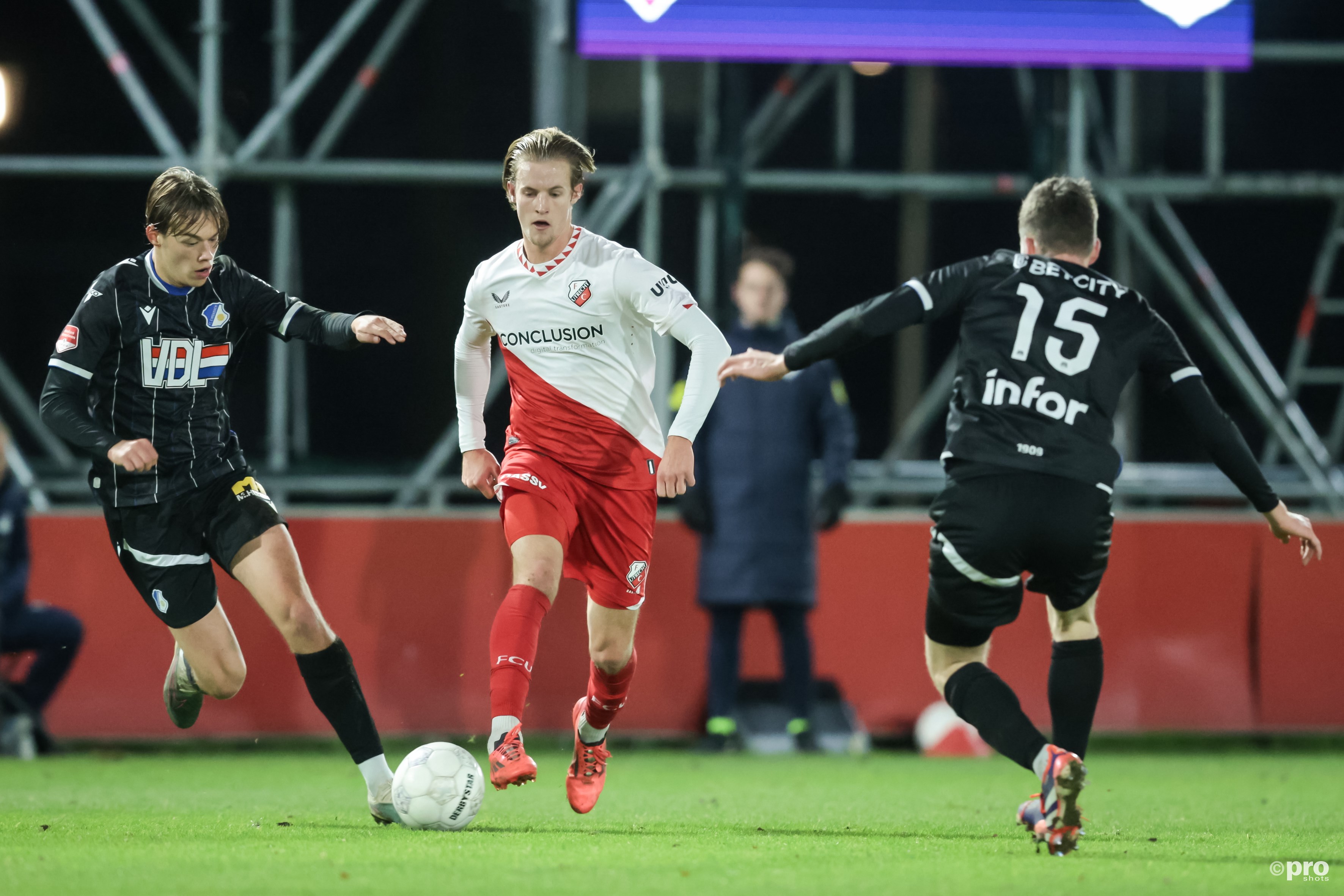 Beloftenploeg op bezoek in GelreDome