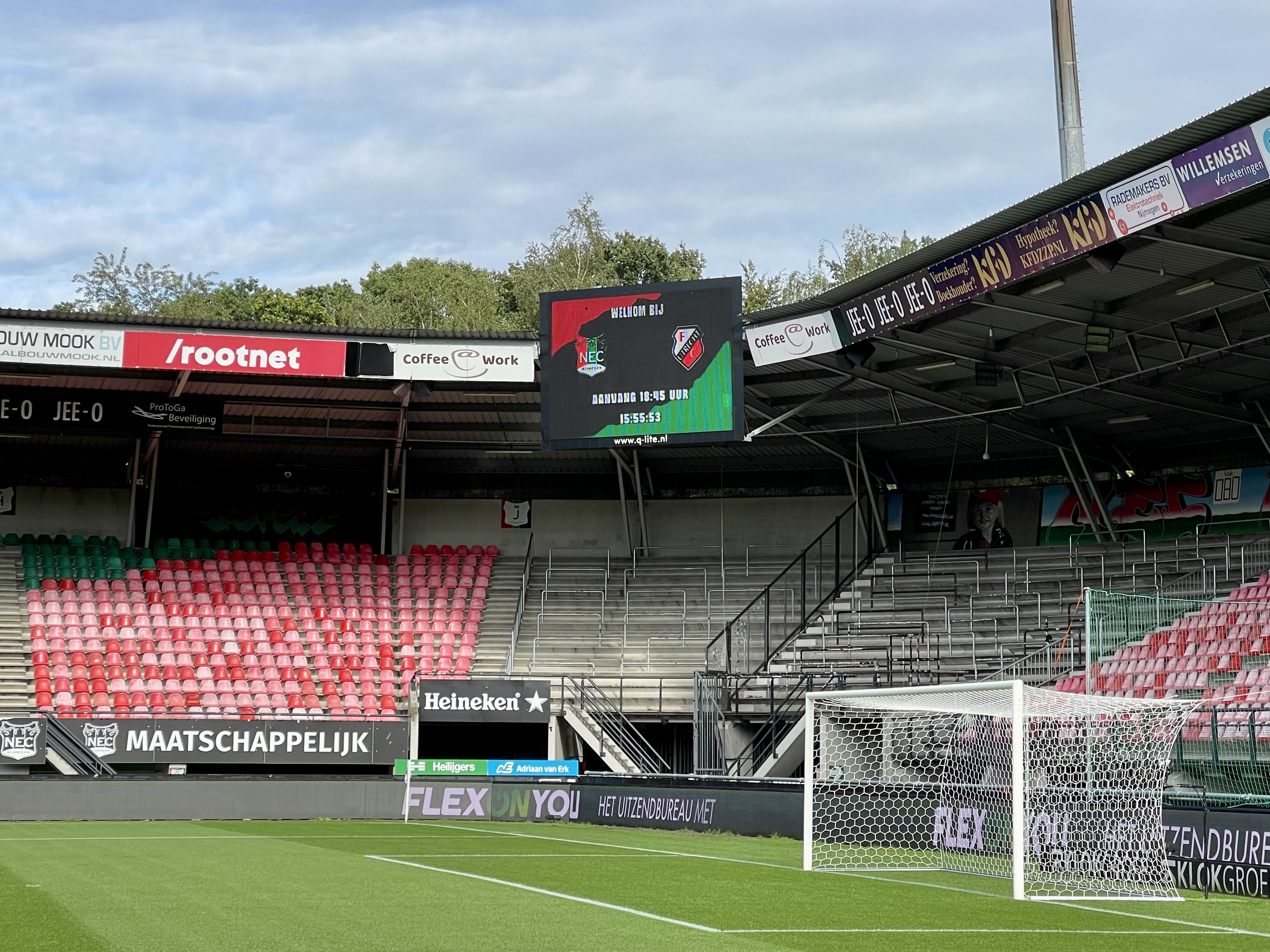 Necutr Stadion04