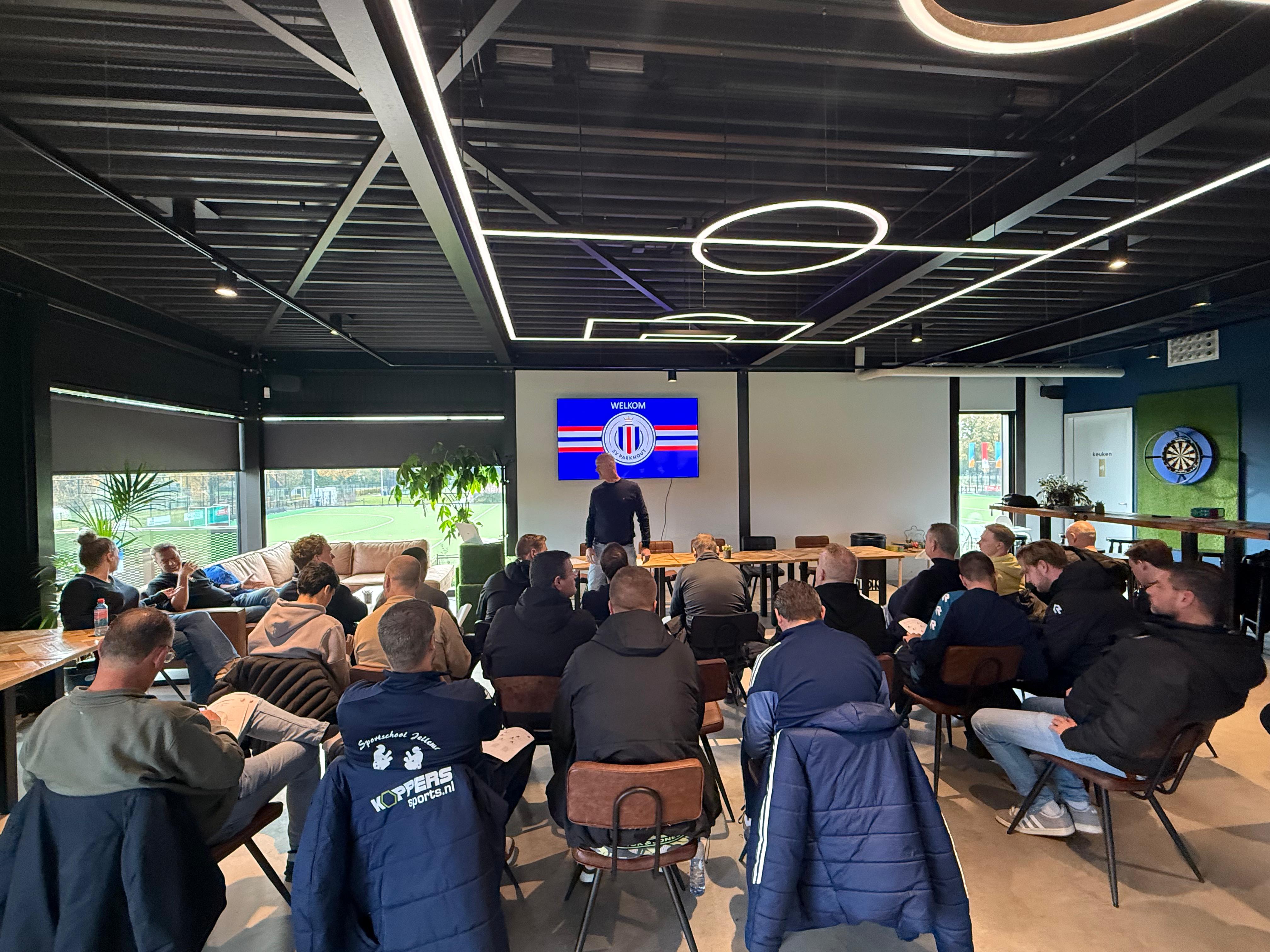 FC Utrecht bezoekt SV Parkhout voor inspirerende ochtend vol talentontwikkeling