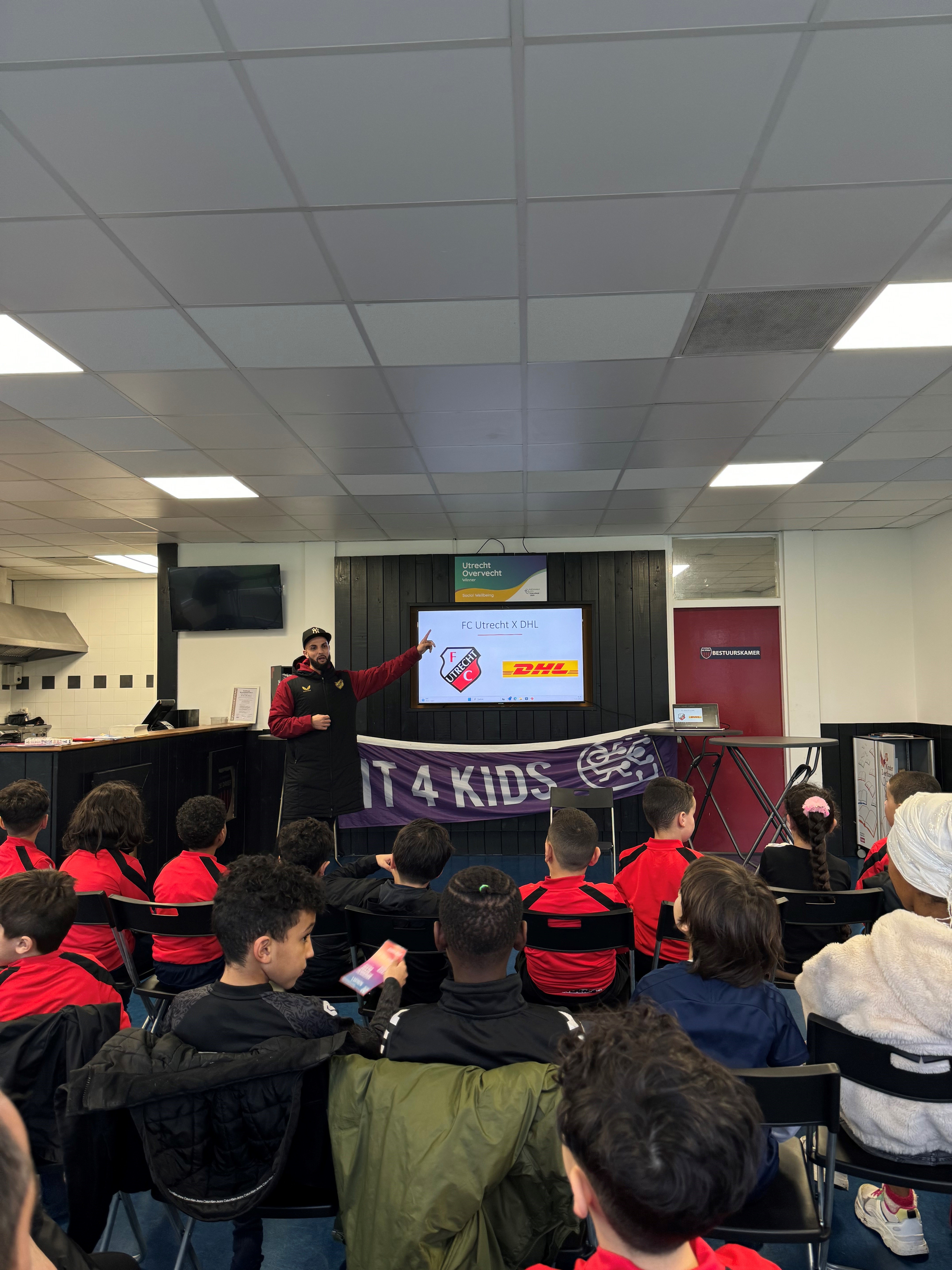 Leeskilometers bij SVO De Dreef dankzij DHL