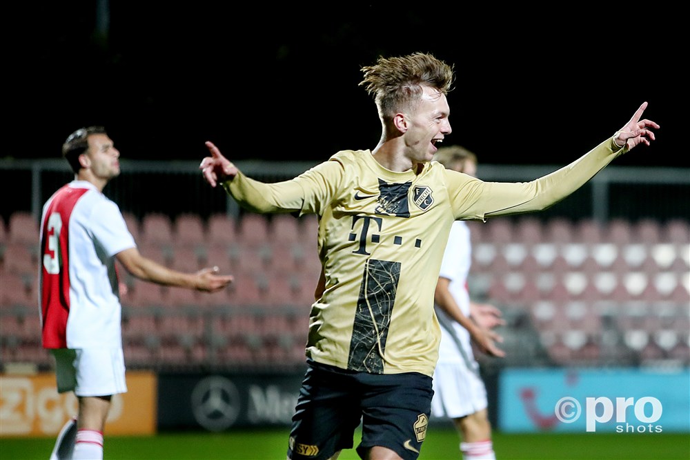 Copyright Proshots 13903670