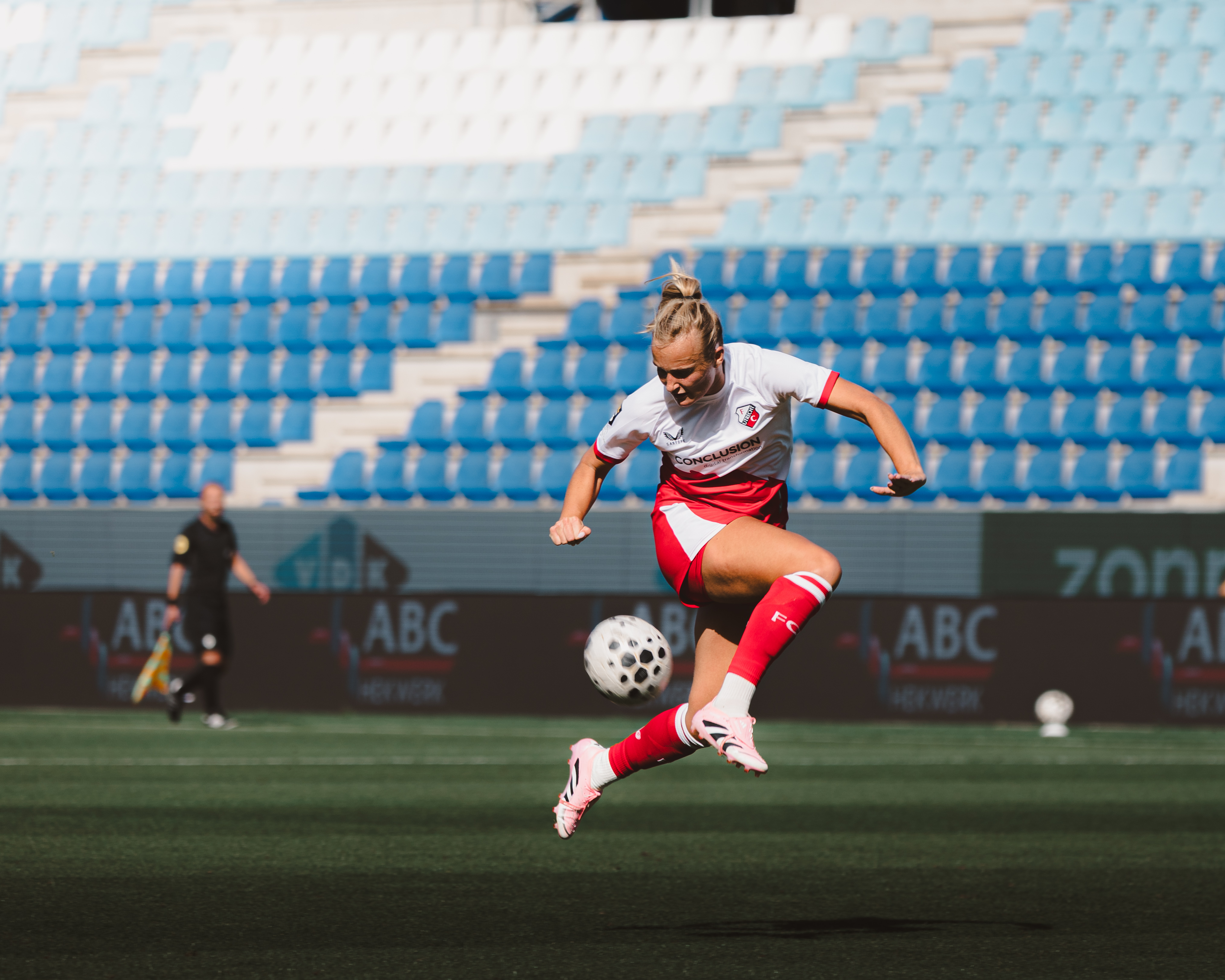 FC Utrecht Vrouwen kruipt door oog van de naald in MAC³PARK Stadion