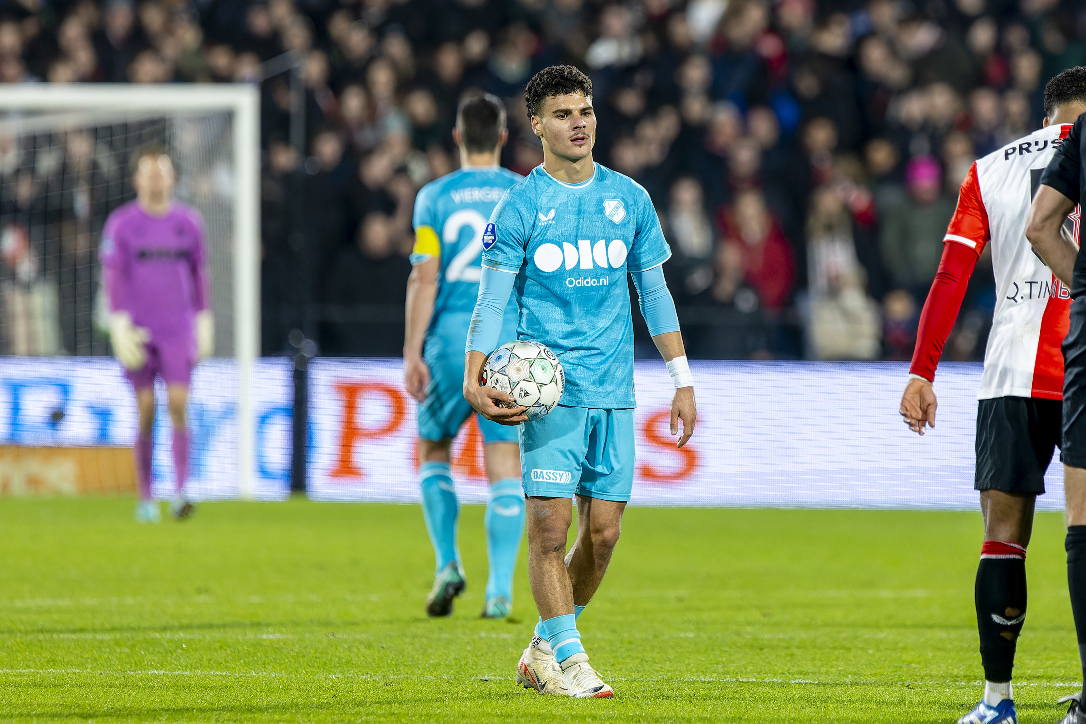 02TB5527 CR3 3528X2352