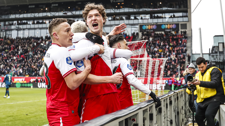 FC Utrecht snoept koploper PSV punt af