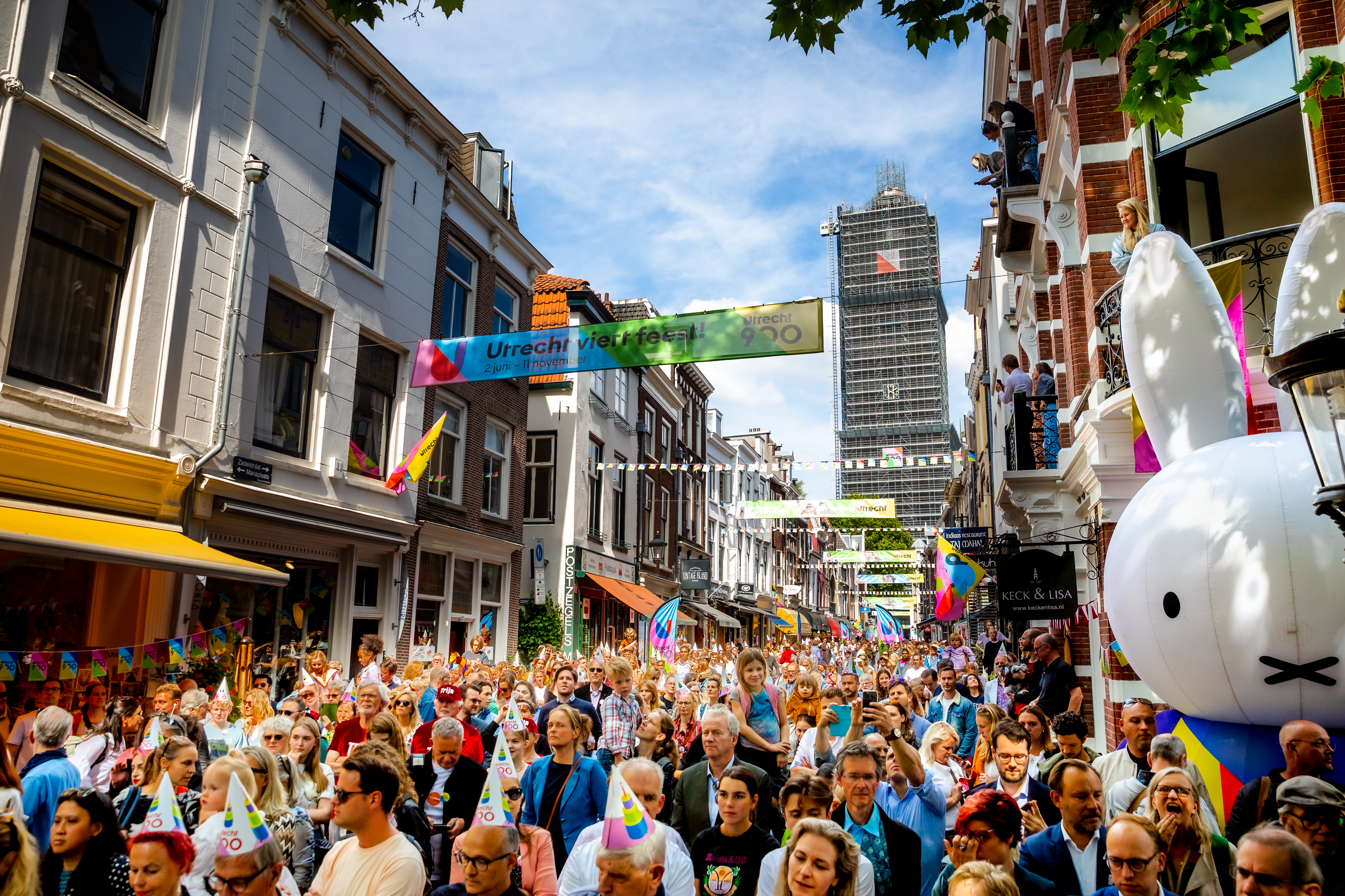 FC Utrecht - AZ in teken van 900 jaar Utrecht