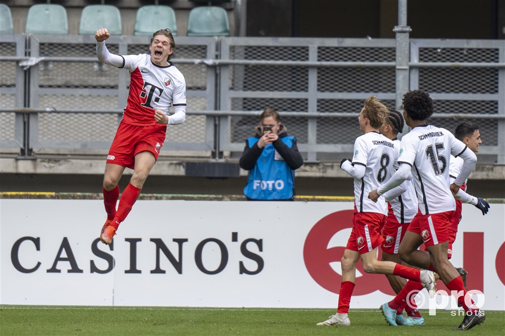 Beloftenploeg sleept punt uit het vuur