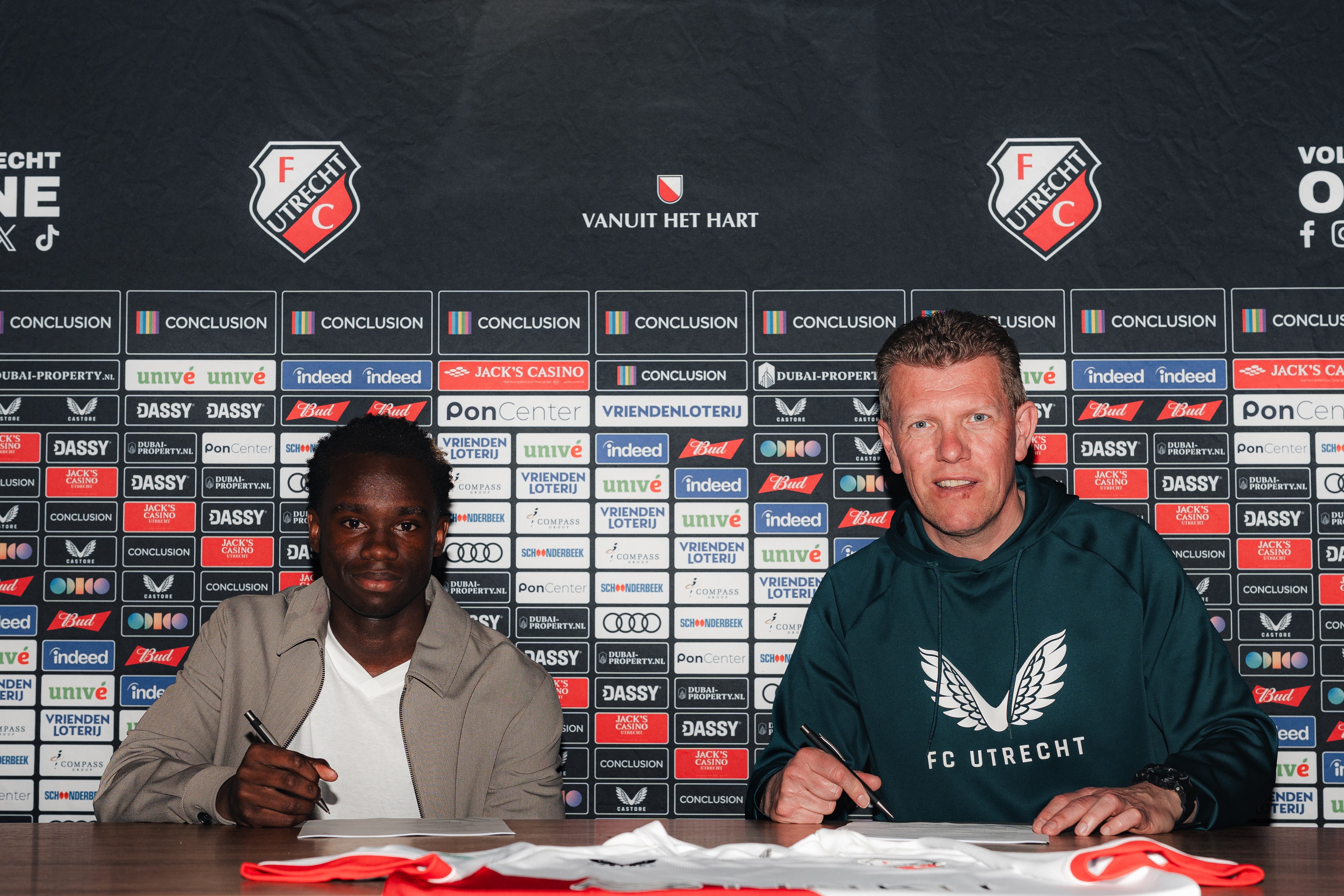 Tyrell Dendoe tekent eerste profcontract bij FC Utrecht