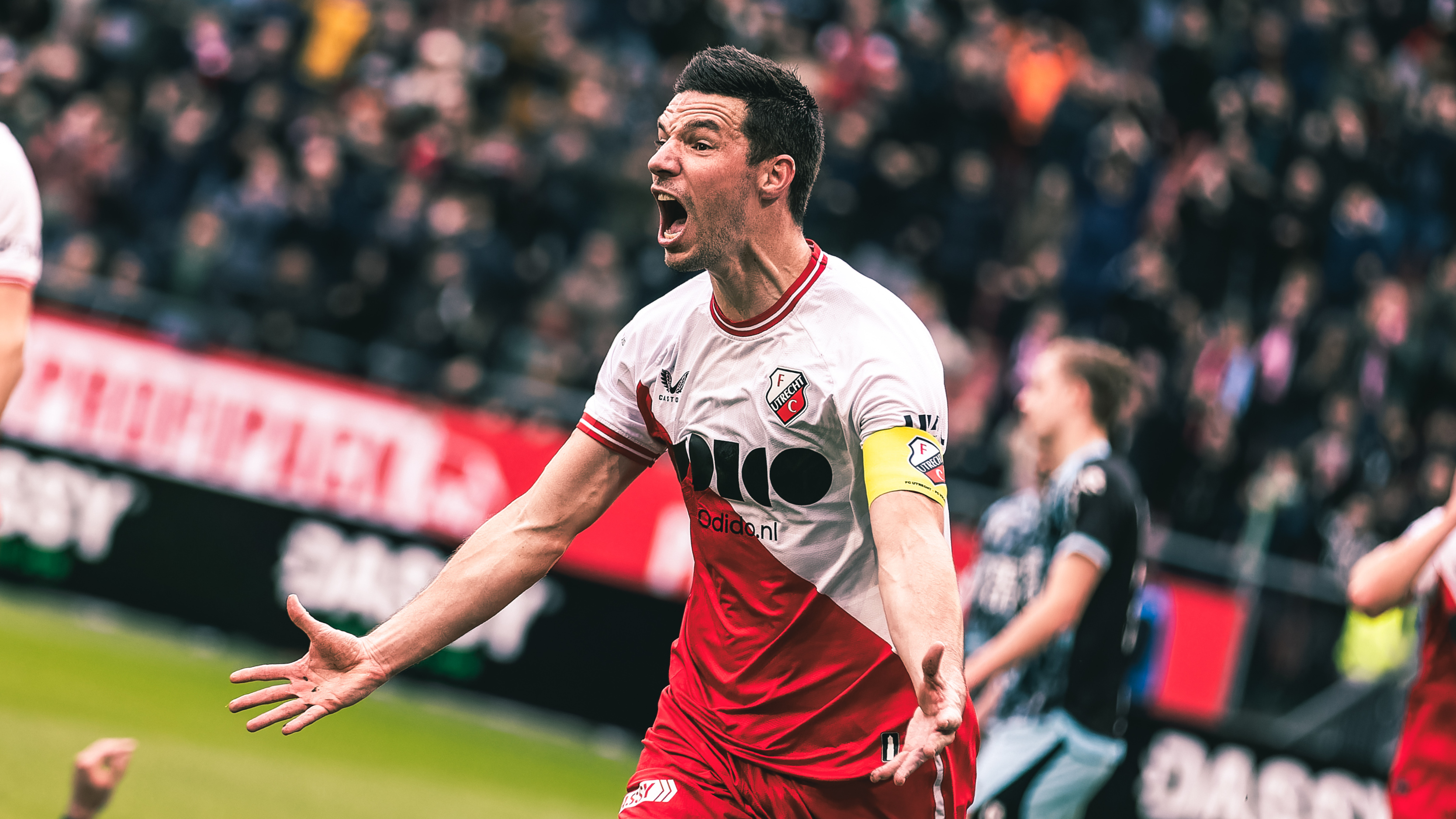 Aanvoerder Nick Viergever tekent nieuw FC Utrecht-contract