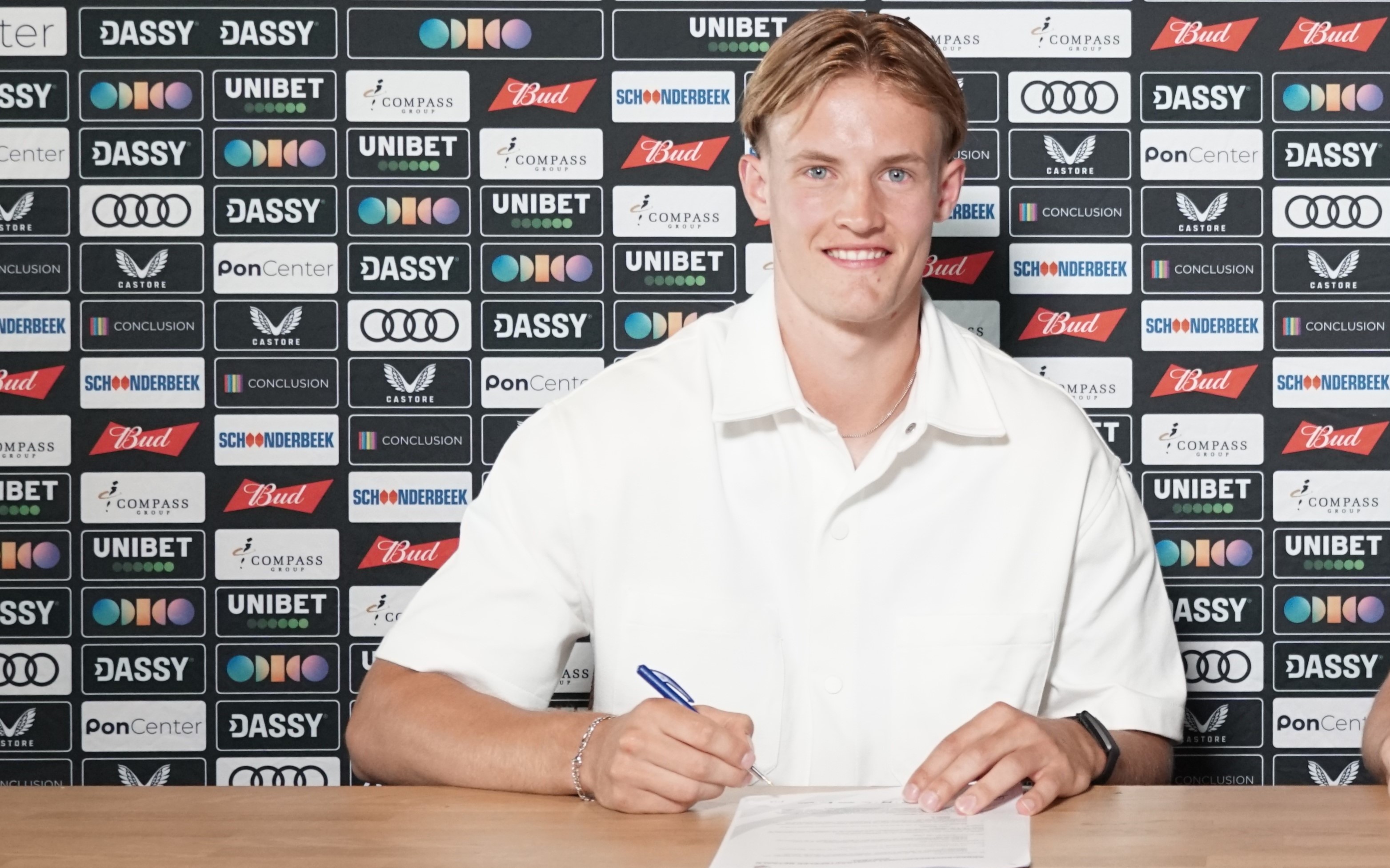 Mees Akkerman tekent eerste profcontract