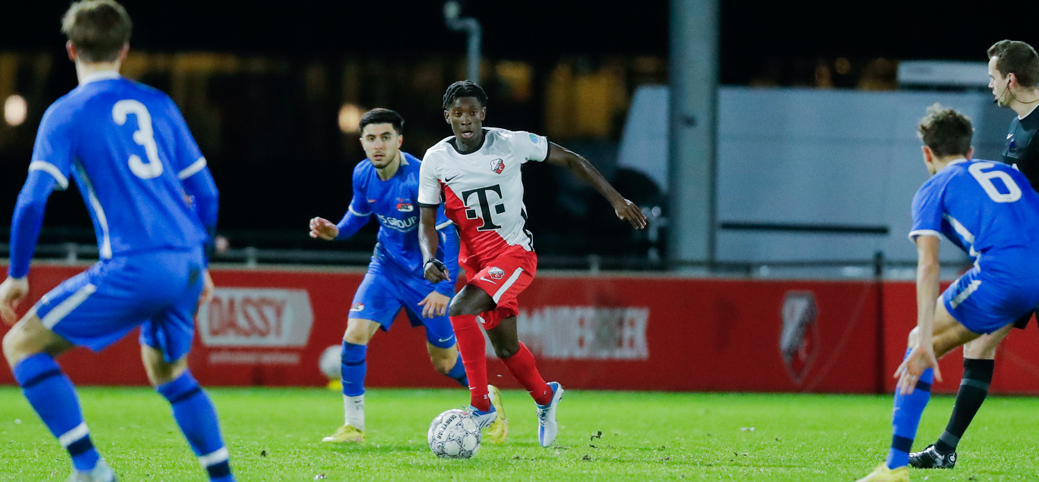 Strafschoppen doen beloftenploeg de das om