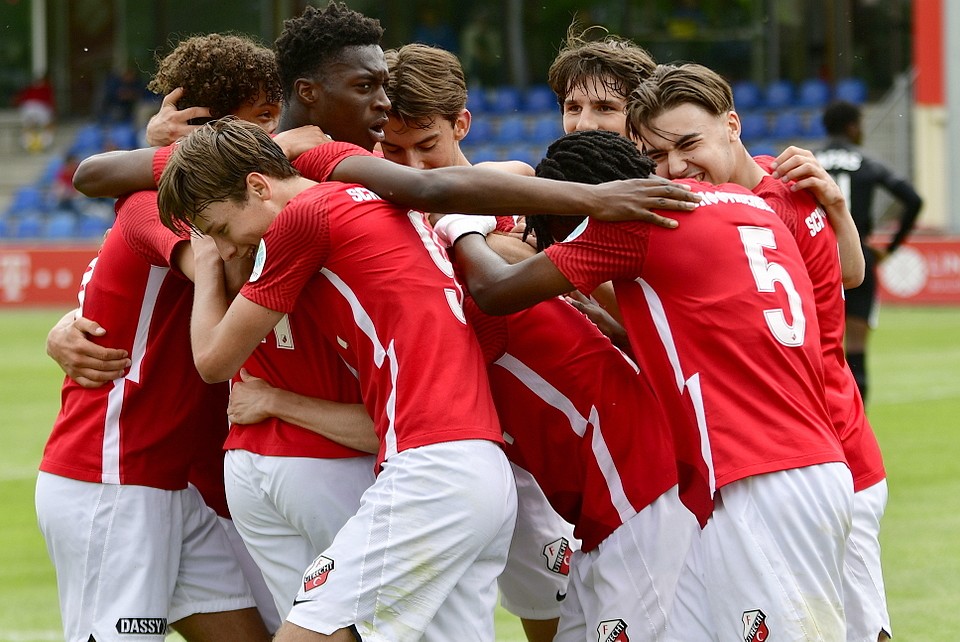 20220521 FCUO17 AZO17 012