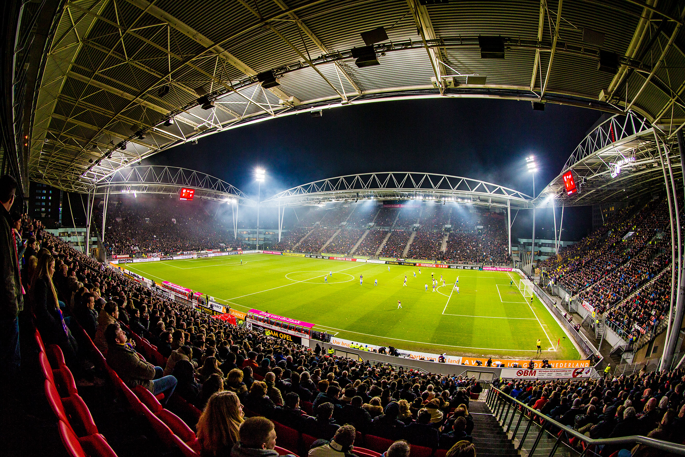 Oranje Leeuwinnen oefenen in Stadion Galgenwaard