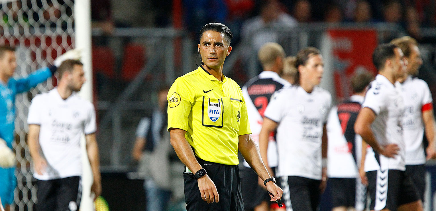 Serdar Gözübüyük zondag in Stadion Galgenwaard