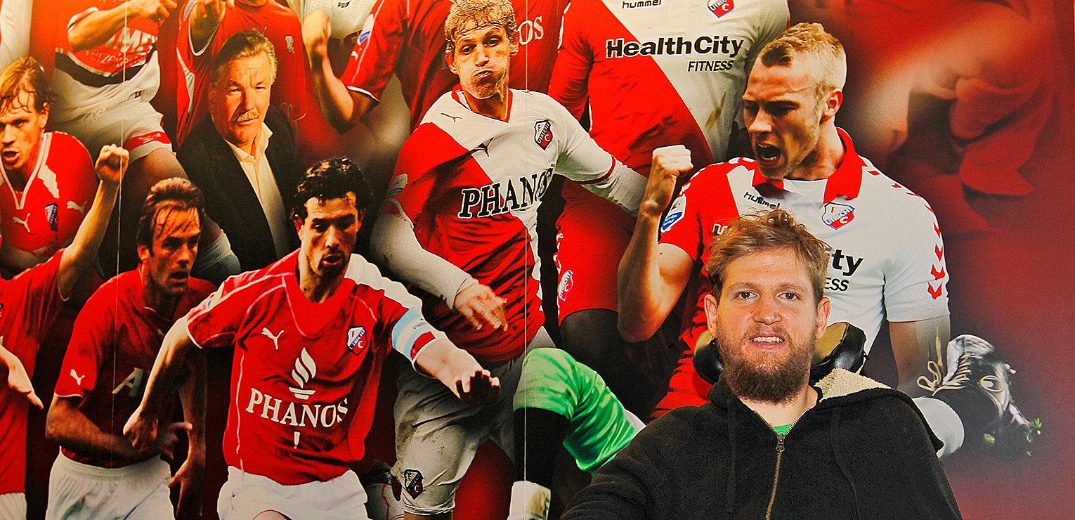 Mihai Nesu eregast bij FC Utrecht - FC Groningen